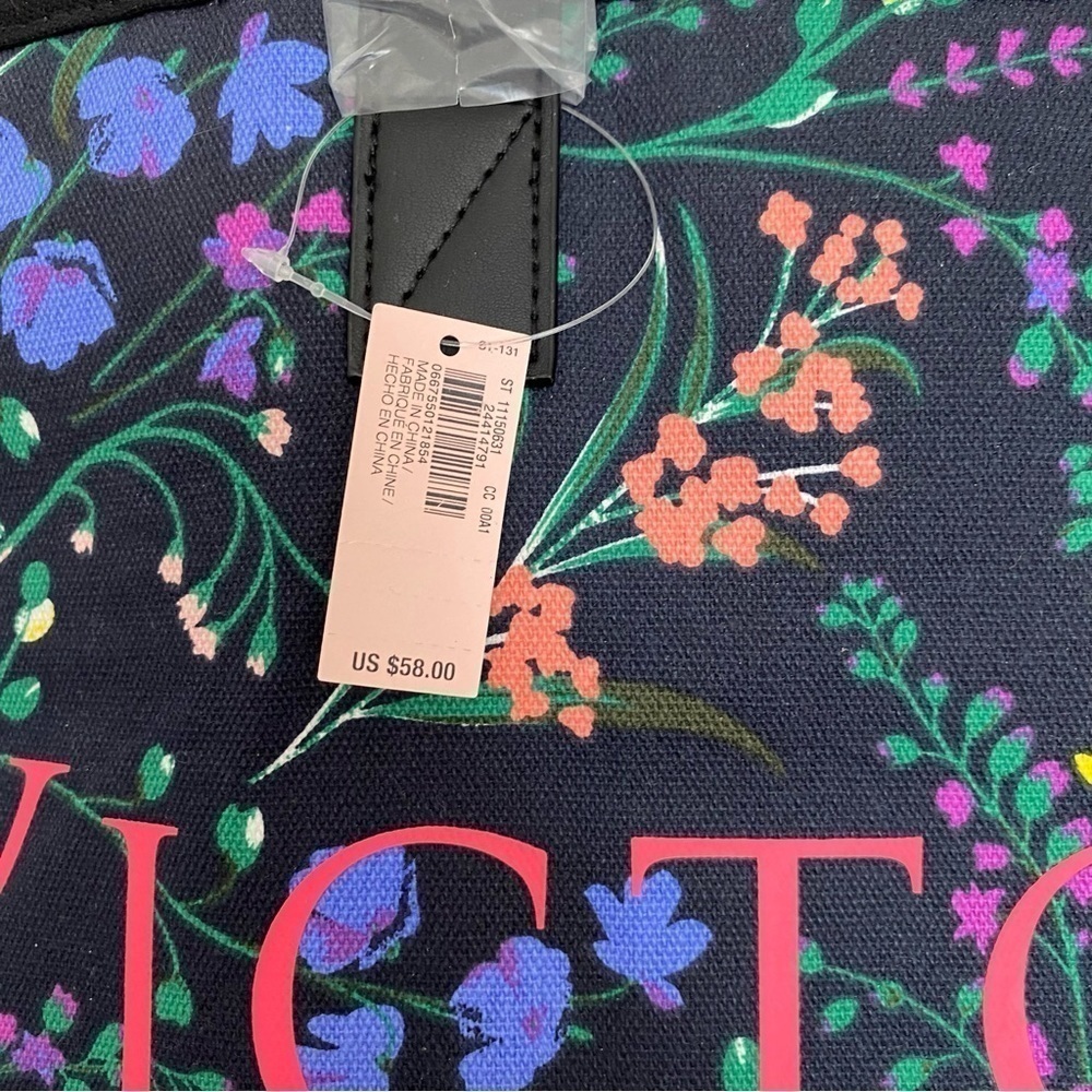 New w/Tag Victoriaβs Secret weekender beach flora print spacious bag - Picture 4 of 15